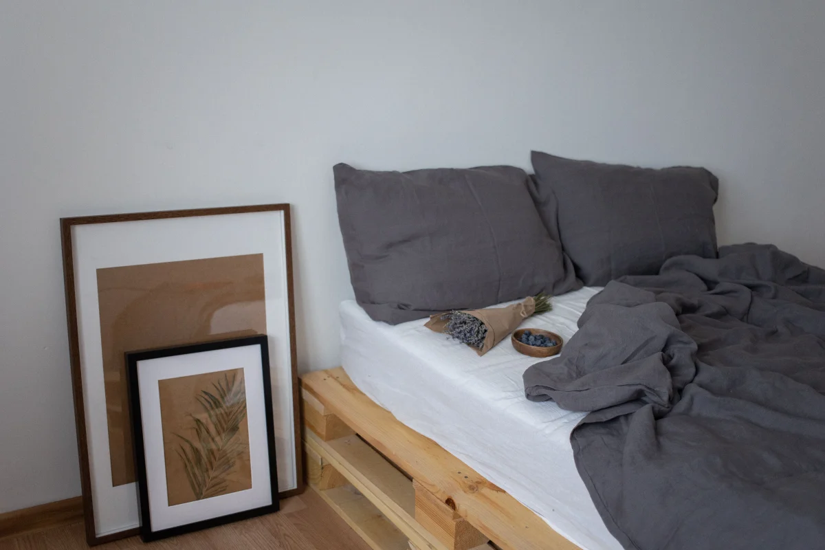 bed risers elevated frame bedroom - Cozyner