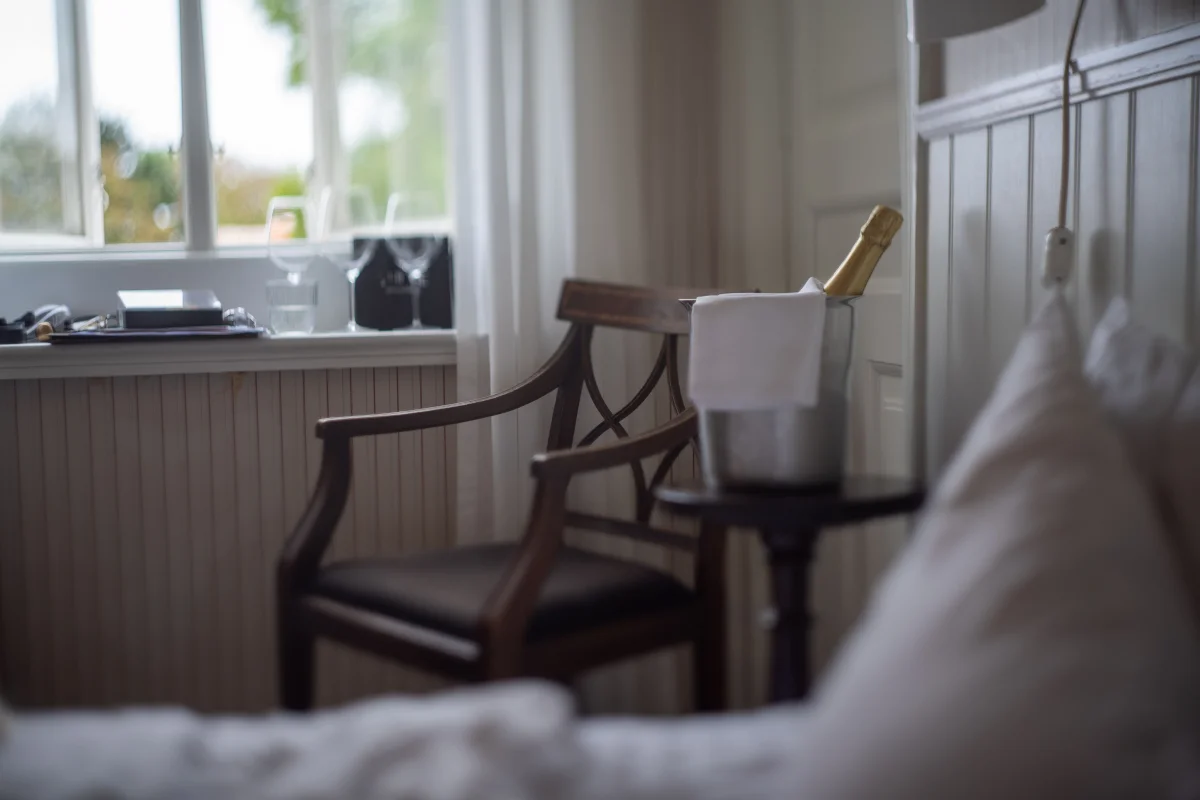 bedroom chair clothes dumped before - Cozyner