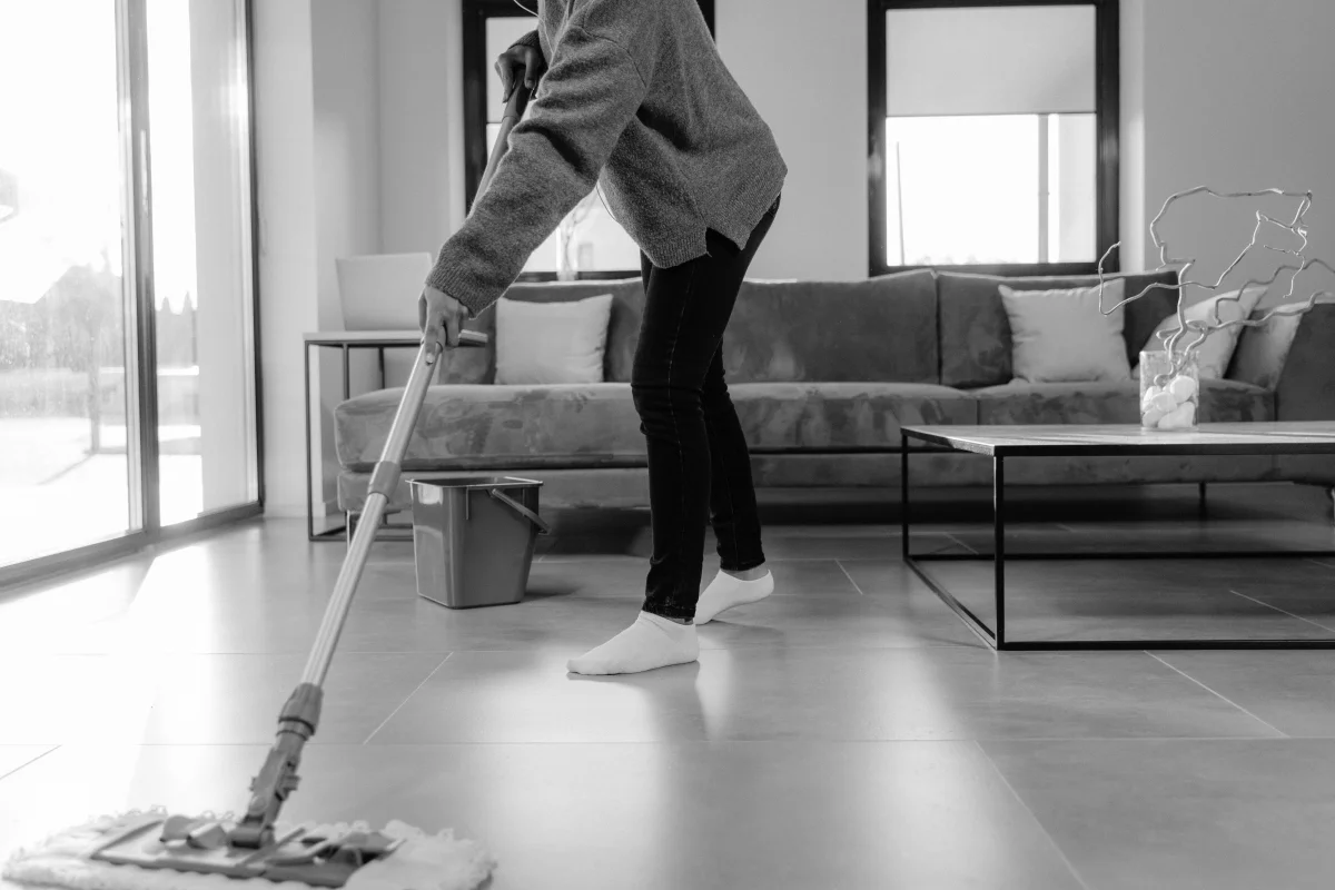 kitchen floor clean mopped tiles - Cozyner