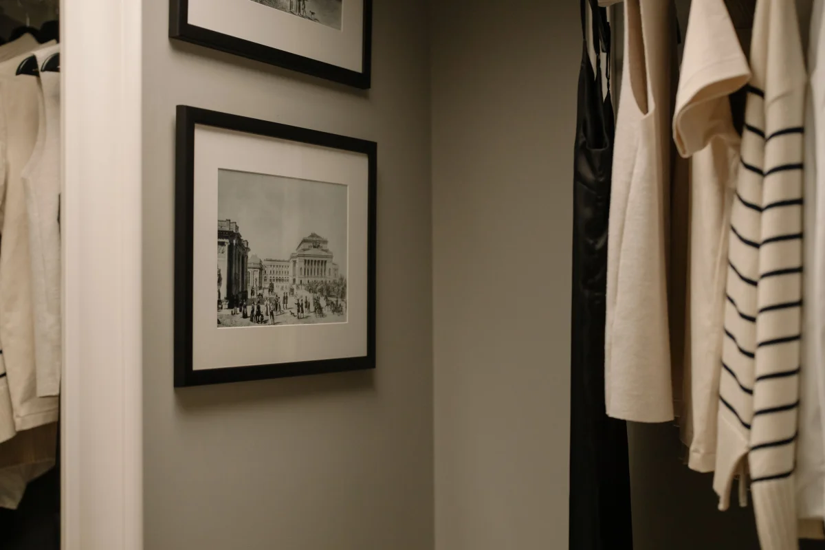 minimal organized closet clean space - Cozyner