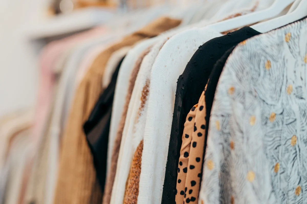 organized closet space clothes hanging - Cozyner