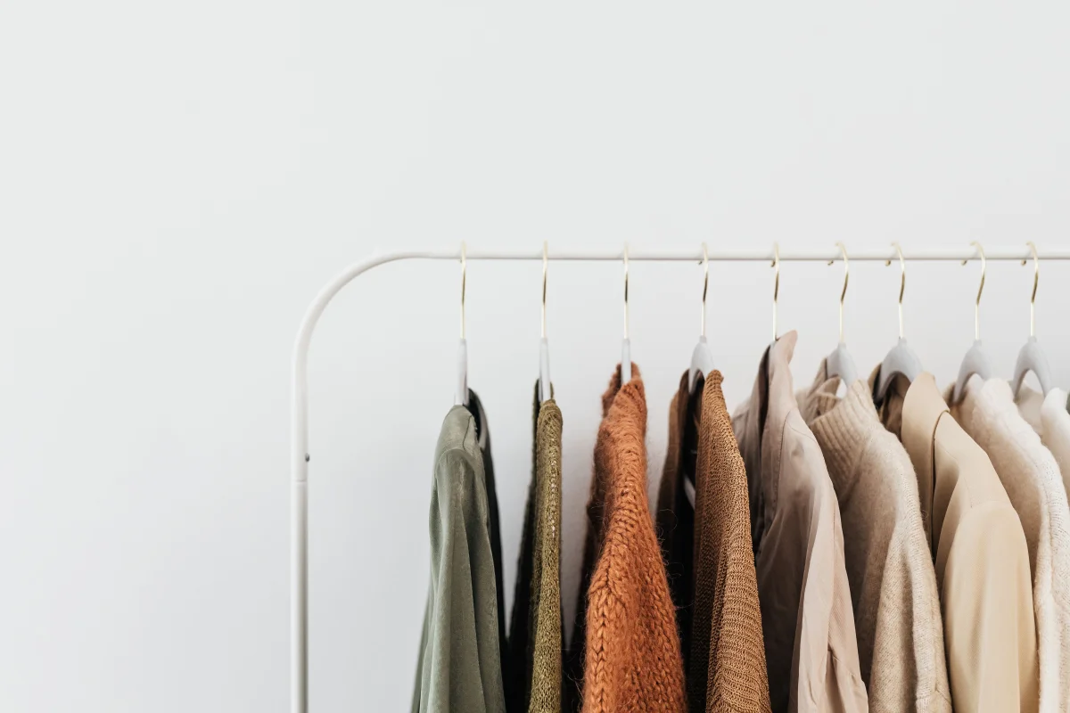 organized wardrobe closet calm clothes - Cozyner