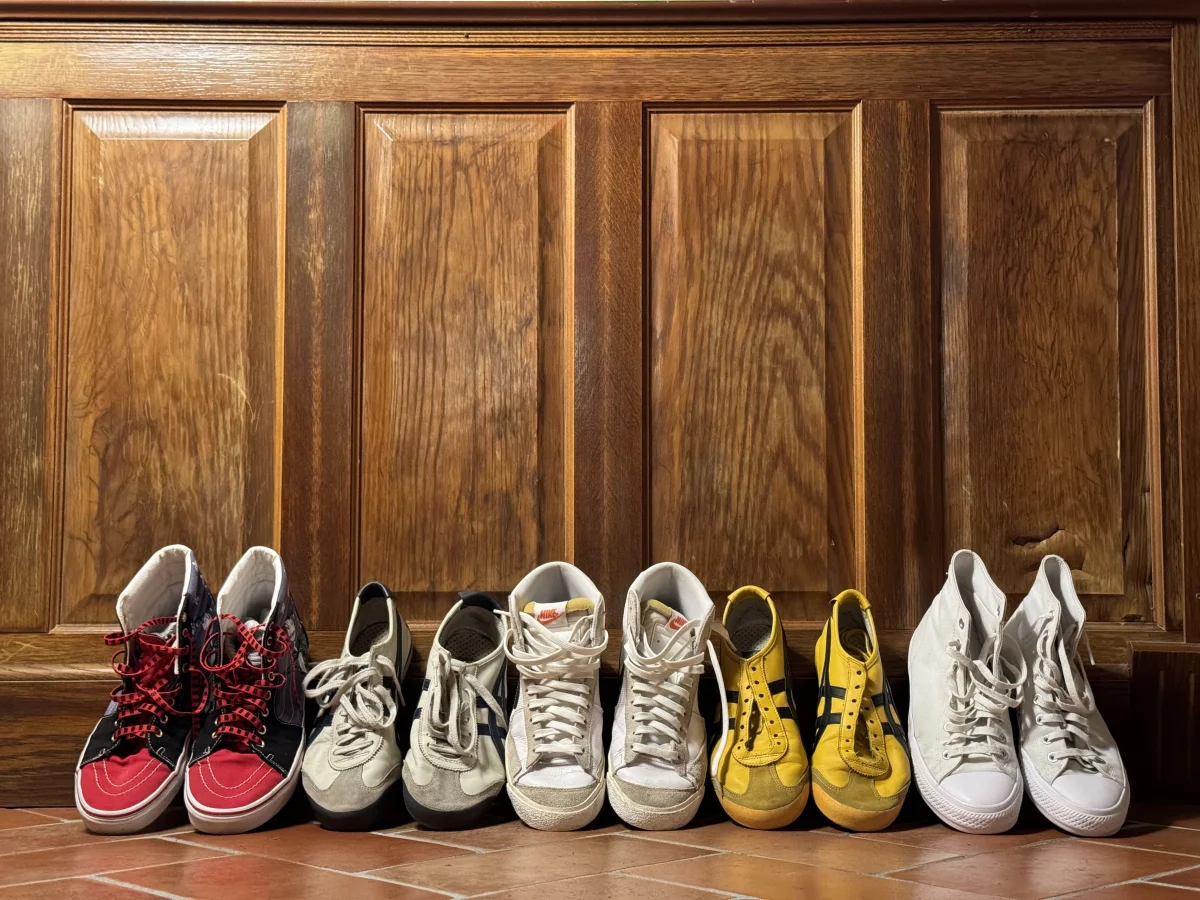 shoes laid out organized pairs - Cozyner
