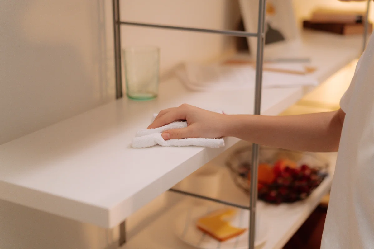 small simple cleaning task wiping - Cozyner