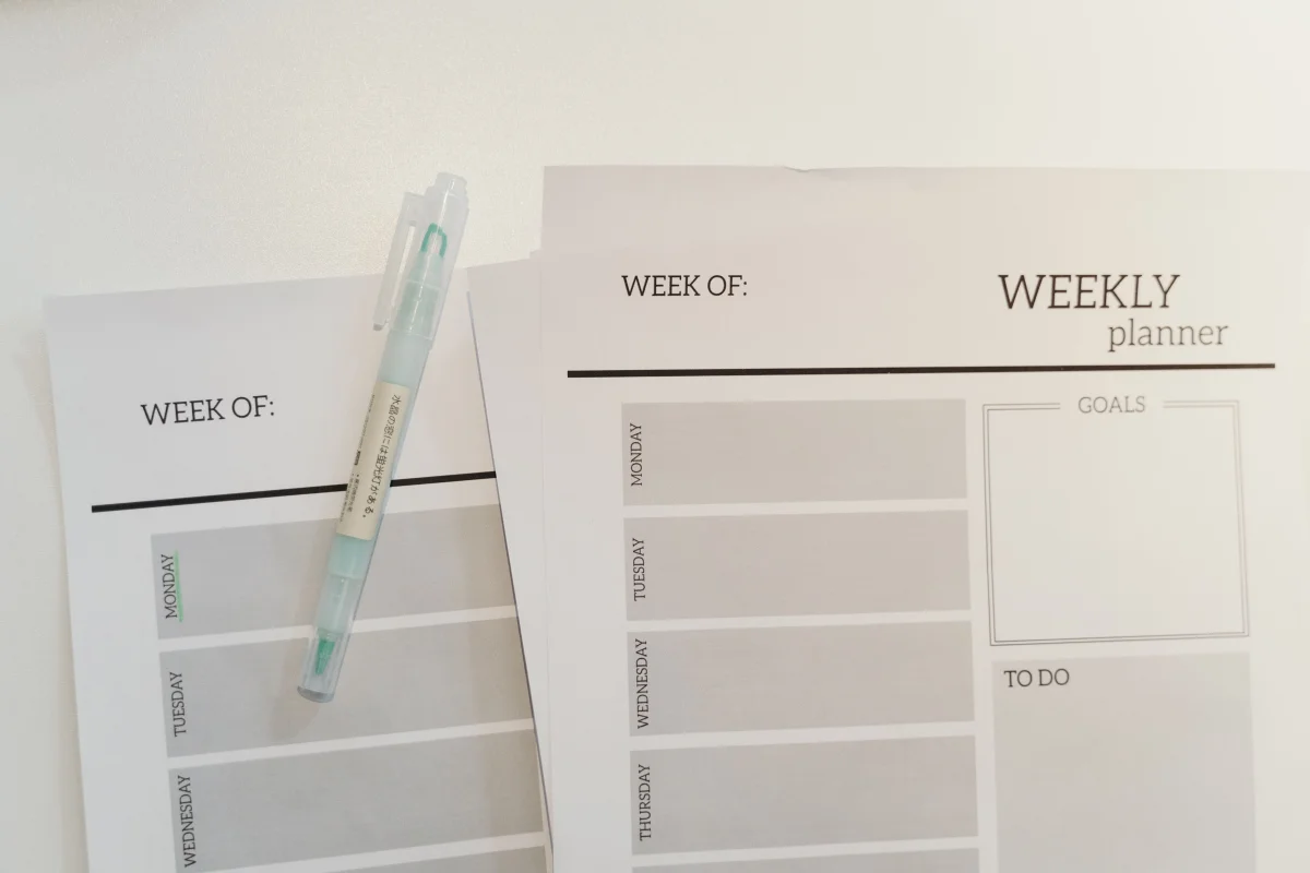 weekly cleaning printable flat lay - Cozyner