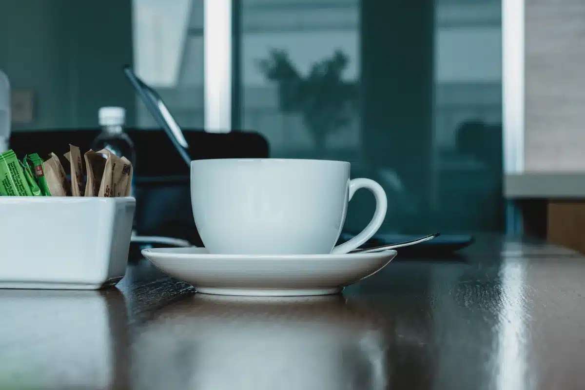calm morning coffee kitchen clean - Cozyner