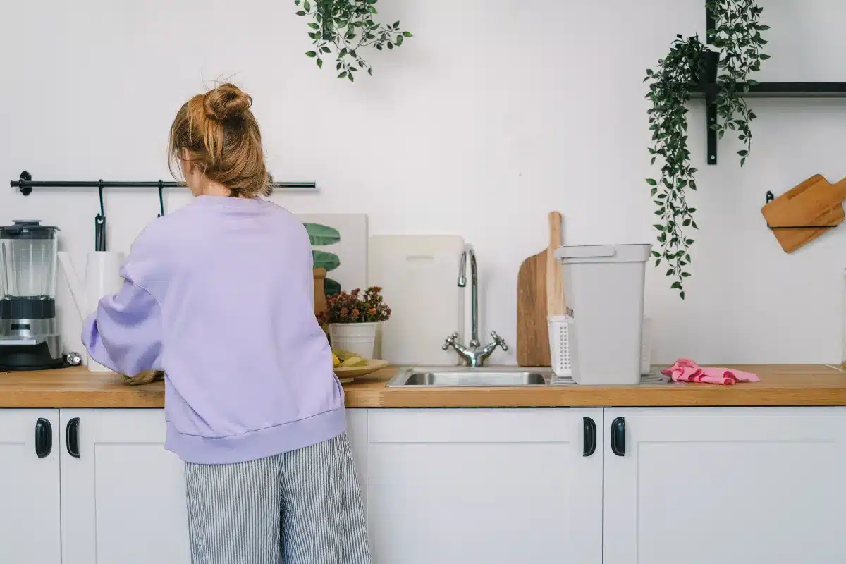 clean kitchen evening counter clear - Cozyner